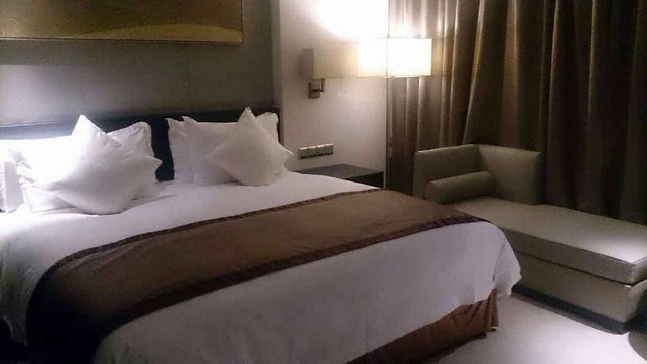 Howard Johnson Ifc Plaza Ningbo Eksteriør bilde