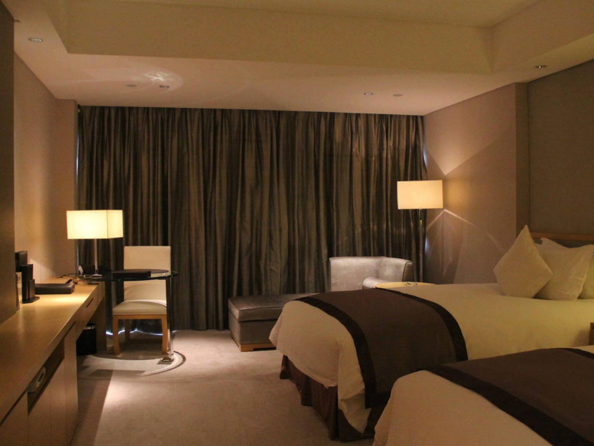 Howard Johnson Ifc Plaza Ningbo Eksteriør bilde